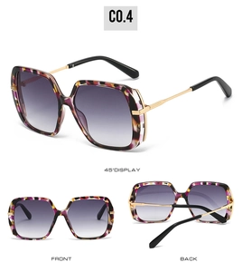 Trois angles d'affichage de lunettes de soleil carrées léopard avec verres dégradés violets