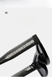 Détail de la branche de lunettes de soleil avec motif losange en métal argenté