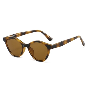 Lunettes de soleil œil-de-chat en écaille de tortue avec verres bruns style vintage