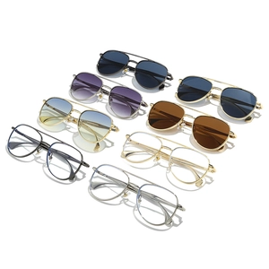 Classic pilot sunglasses set with double bridge metal frames and gradient lens colors