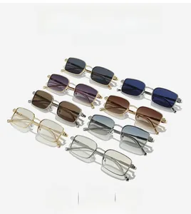 Détails de lunettes de soleil carrées en métal avec huit variations de couleurs de verre