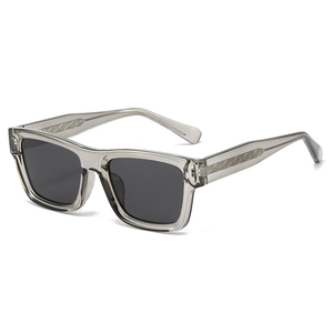 Lunettes de soleil carrées polarisées avec monture grise et branches tressées