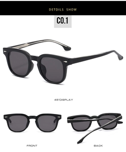 Lunettes de soleil carrées en TR90 avec monture noire et rivets argentés sous divers angles