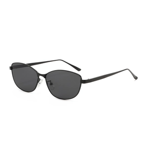 Retro-Cat-Eye-Metallsonnenbrille mit dunkelgrauen runden Gläsern auf weißem Grund