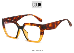 Vue détaillée de lunettes de soleil carrées oversize avec monture contrastée en écaille