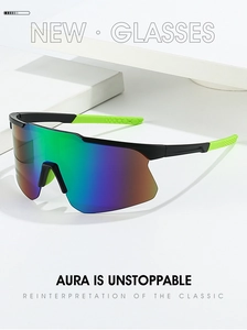 Détail de lunettes cyclisme avec verres dégradés colorés et embouts de branches antidérapants