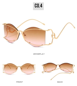 Vues détaillées de lunettes de soleil papillon dorées avec verres dégradés et logo M