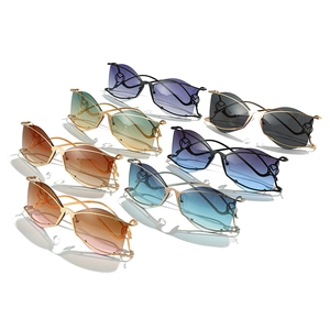 Lunettes de soleil monture métallique aile de papillon avec logo M en divers coloris