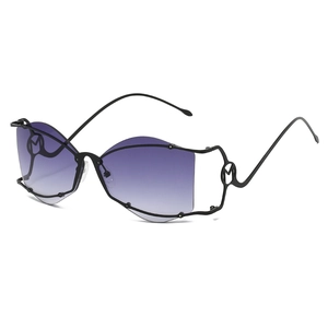 Lunettes de soleil à monture métallique avec verres dégradés violets et design M