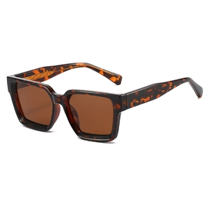 Classic tortoise shell square polarized sunglasses with dark brown lenses and metal core