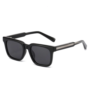 Lunettes de soleil polarisées carrées surdimensionnées noires avec décorations en argent