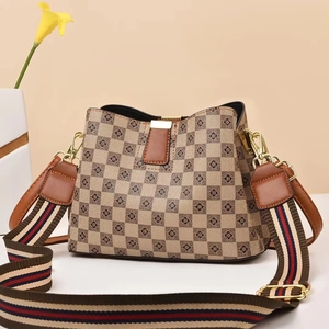 Classic checkered bucket bag with wide tricolor strap and vintage floral patterns