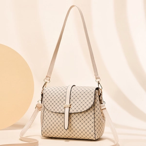 Elegante borsa a tracolla beige con stampa geometrica nera e fibbia dorata
