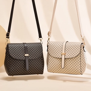Borse a tracolla stampate a contrasto in marrone scuro e beige con fibbie dorate