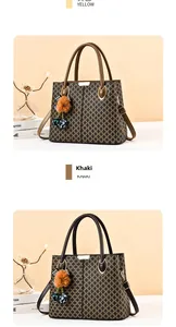 Vue détaillée des sacs à main avec surpiqûres contrastées et motifs géométriques
