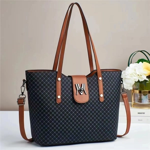 Borsa tote con motivo geometrico, manici marroni e chiusura metallica a forma di W