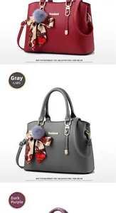 Détails de sacs en cuir grainé rouge, gris et violet avec foulards et pompons soyeux