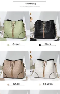 Options de couleurs du sac seau avec matelassage triangulaire et breloques chat