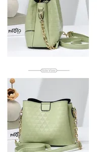 Détail du sac seau vert menthe avec motif gaufré triangulaire et chaîne dorée