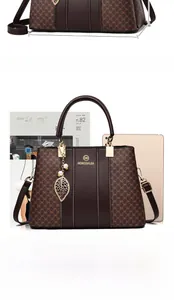 Comparaison détaillée de la taille du sac cabas imprimé avec base de 29cm et iPad