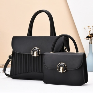 Ensemble sac à main noir motif crocodile avec fermoir métallique chic en forme de fer à cheval