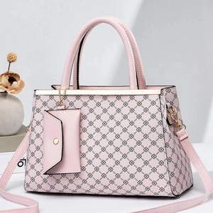 Sac cabas rose à monogramme avec petite pochette et bandoulière amovible élégante