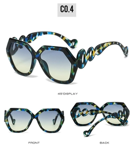 Vues détaillées de lunettes de soleil hexagonales avec monture écaillée bleue et branches ajourées