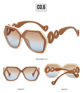 Détails de lunettes de soleil hexagonales avec branches ondulées et verres dégradés chic
