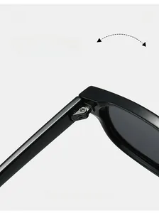 Details des robusten Metallscharniers mit Kreuzschrauben an der schwarzen Sonnenbrille