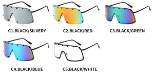 Vue à plat de lunettes de soleil masque oversize avec rivets en cinq coloris de verres