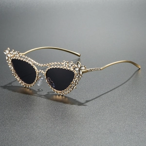 Occhiali da sole cat-eye di lusso in metallo con fiori di cristallo e lenti scure