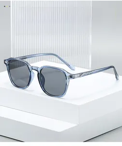 Détails des lunettes de soleil polygonales bleues transparentes avec accents en métal argenté