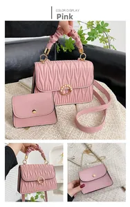Ensemble de sacs roses avec poignée plissée, boucle à perles et sac à bandoulière assorti