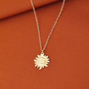 Collier Pendentif Visage Soleil Alliage Doré Mode Anthropomorphique Style Céleste Bijoux Pour Femmes Élégant Tendance Cadeau
