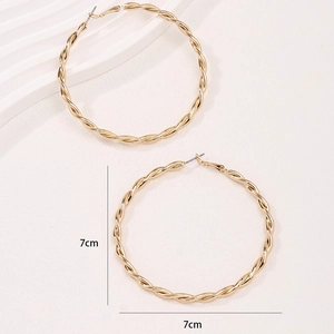Grandes boucles d'oreilles créoles torsadées dorées de 7cm au fini texturé élégant