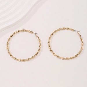 Boucles d'oreilles créoles torsadées dorées pour femmes avec grand cercle texturé