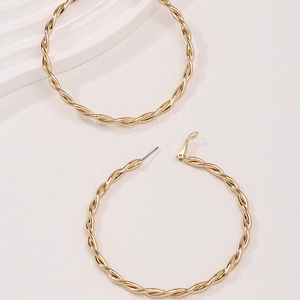 Élégantes boucles d'oreilles créoles torsadées dorées avec motif spiralé pour femme