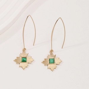 Boucles d'oreilles géométriques vintage avec soleil doré et accents de pierre verte
