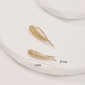 Golden leaf wheat ear crawler earrings 2.3cm long with delicate feather texture details