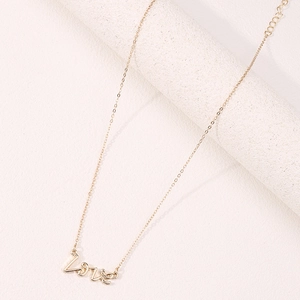 Collier Pendentif Lettre Love Alliage Plaqué Or Charm Élégant Bijoux Pour Femmes Mode Minimaliste