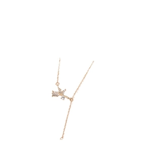 Élégant collier en or rose avec pendentif rose étincelant orné de zircons cubiques