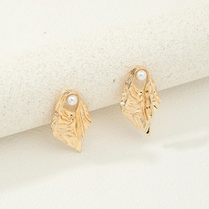 Gold Irregular Crumpled Metal Stud Earrings With Round Artificial Pearl Geometric Minimalist Alloy Jewelry For Women