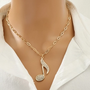 Elegante collana dorata con ciondolo a nota musicale e strass luminosi da donna