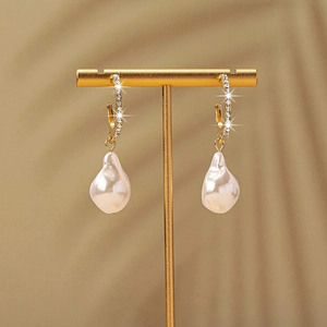 Künstliche Barockperlen Creolen Gold Legierung Rheinkiesel Eingelegt C Form Unregelmäßig Vintage Elegant Schmuck Für Damen