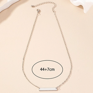 Collier argenté avec pendentif rectangulaire et chaîne réglable de 44+7cm de long