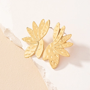 Hammered Gold Flower Stud Earrings For Women Alloy Leaf Petal Vintage Elegant Chic Style Niche Design Jewelry