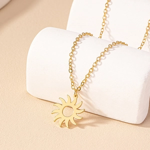 Sonne Anhänger Halskette Ausgehöhlt Legierung Poliert Minimalistisch Gold Schmuck Für Frauen Mode Ästhetik Schlüsselbeinkette