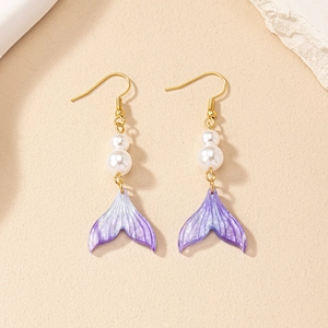 Boucles d'oreilles queue de sirène violettes avec perles et crochets dorés chics