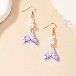Boucles d'oreilles perles queue de sirène avec dégradé violet et crochets dorés