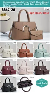 Vue détaillée du sac cabas en cuir serpent avec fermoir magnétique et pochette interne